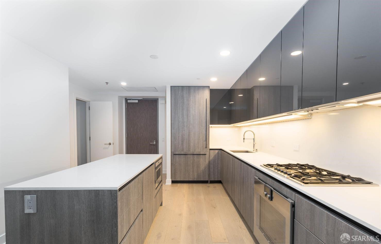 Detail Gallery Image 3 of 35 For 201 Folsom St 4b,  San Francisco,  CA 94105 - 2 Beds | 2 Baths