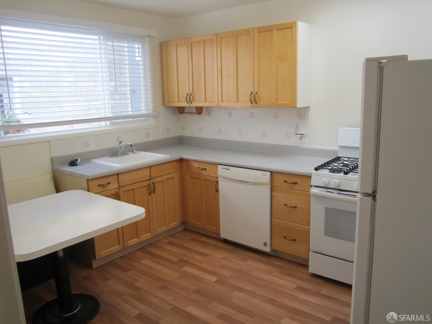 Detail Gallery Image 7 of 14 For 3016 Vicente St, San Francisco,  CA 94116 - 2 Beds | 1 Baths