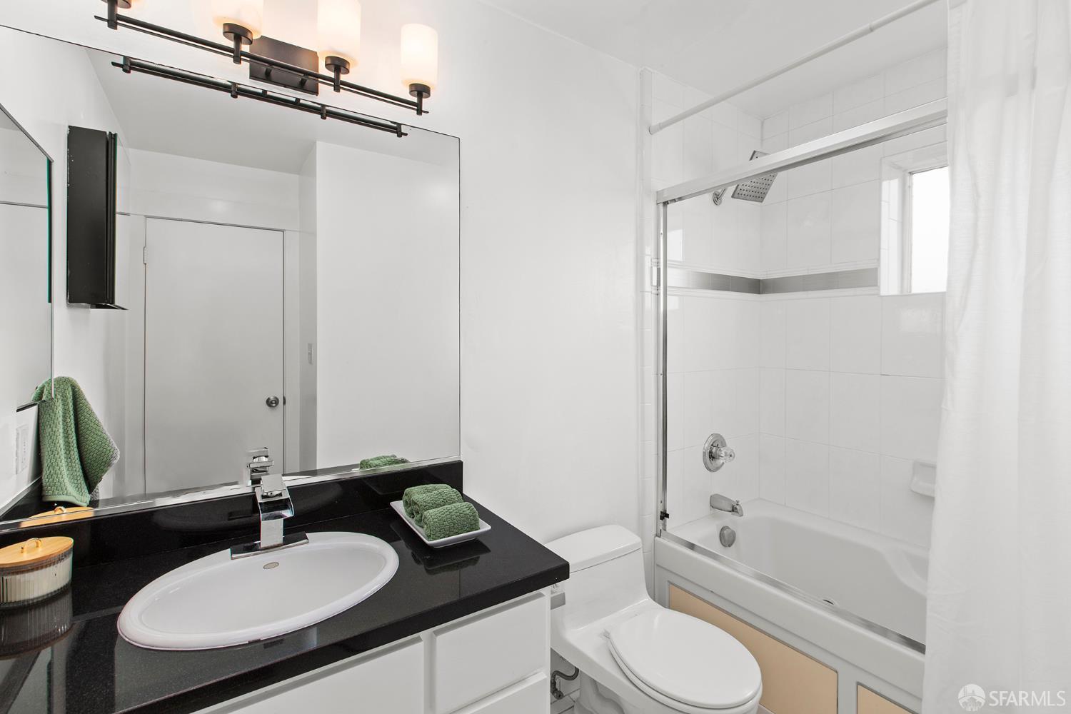 Detail Gallery Image 23 of 57 For 15 Le Conte Cir, San Francisco,  CA 94124 - 4 Beds | 2/1 Baths