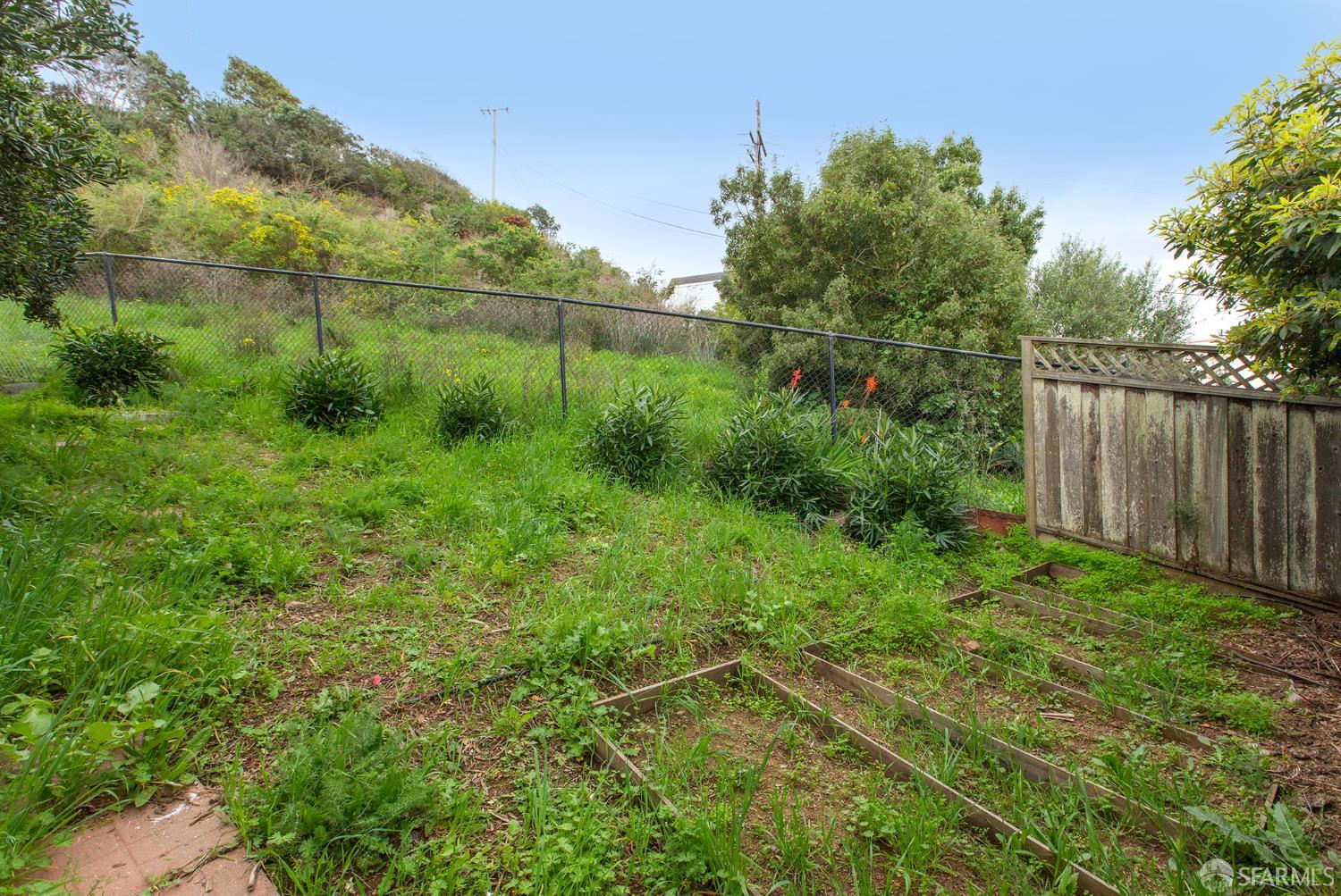 Detail Gallery Image 27 of 57 For 15 Le Conte Cir, San Francisco,  CA 94124 - 4 Beds | 2/1 Baths