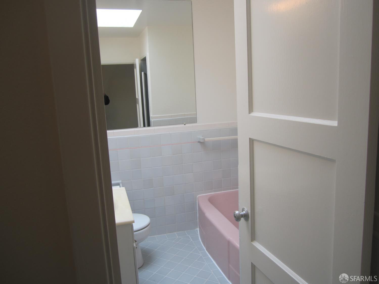 Detail Gallery Image 10 of 14 For 3016 Vicente St, San Francisco,  CA 94116 - 2 Beds | 1 Baths