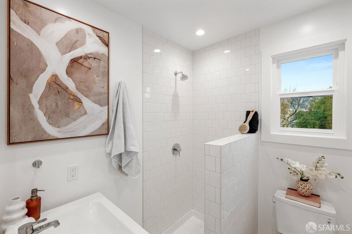 Detail Gallery Image 31 of 47 For 76 Gladys St, San Francisco,  CA 94110 - 3 Beds | 2 Baths