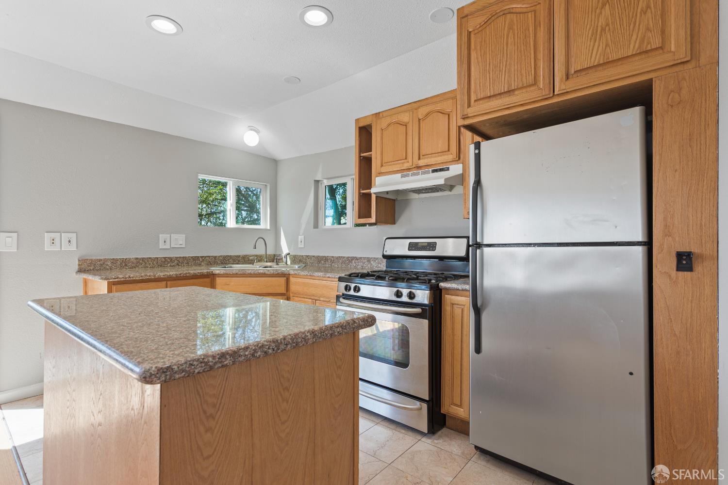 Detail Gallery Image 17 of 61 For 759 Lakeview Ave, San Francisco,  CA 94112 - 5 Beds | 3 Baths