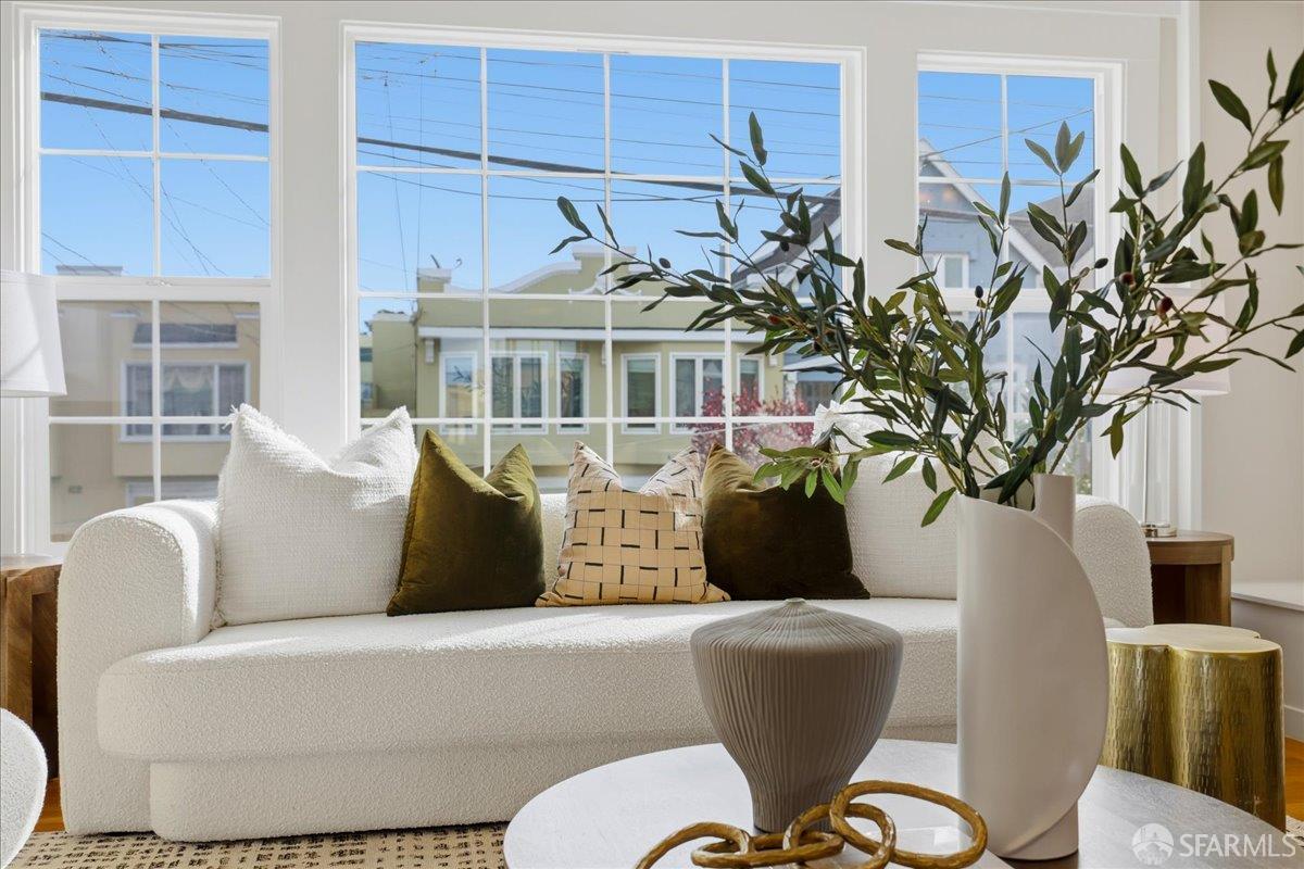 Detail Gallery Image 7 of 44 For 631 18th Ave, San Francisco,  CA 94121 - 4 Beds | 1/1 Baths