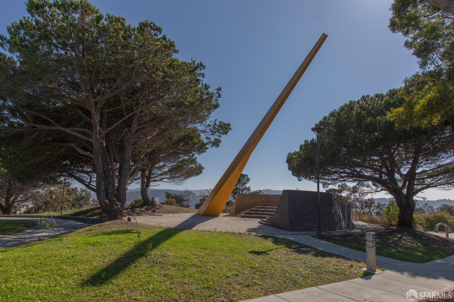 Detail Gallery Image 34 of 57 For 15 Le Conte Cir, San Francisco,  CA 94124 - 4 Beds | 2/1 Baths