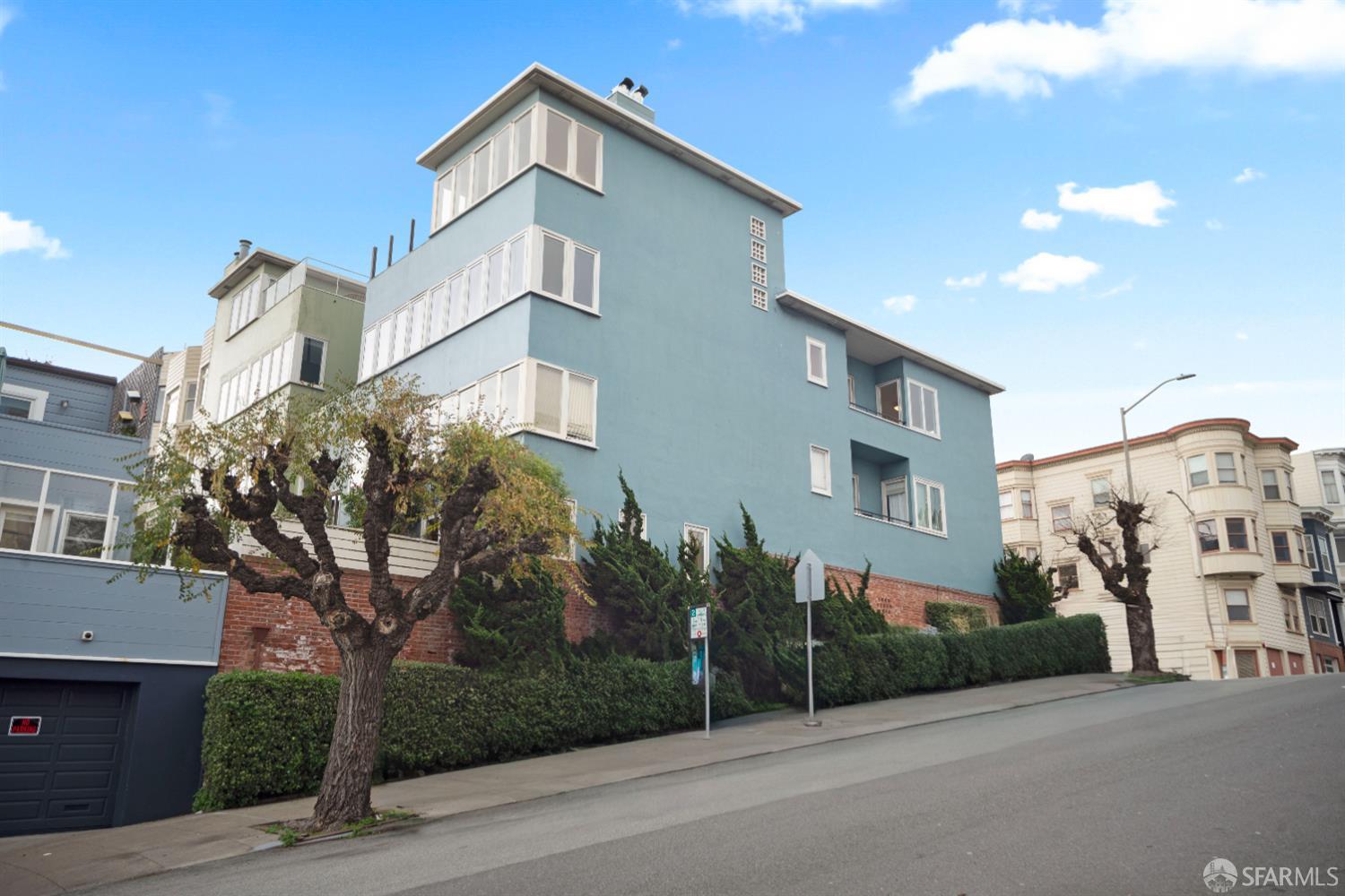 Detail Gallery Image 3 of 90 For 392 Chestnut St, San Francisco,  CA 94133 - – Beds | – Baths