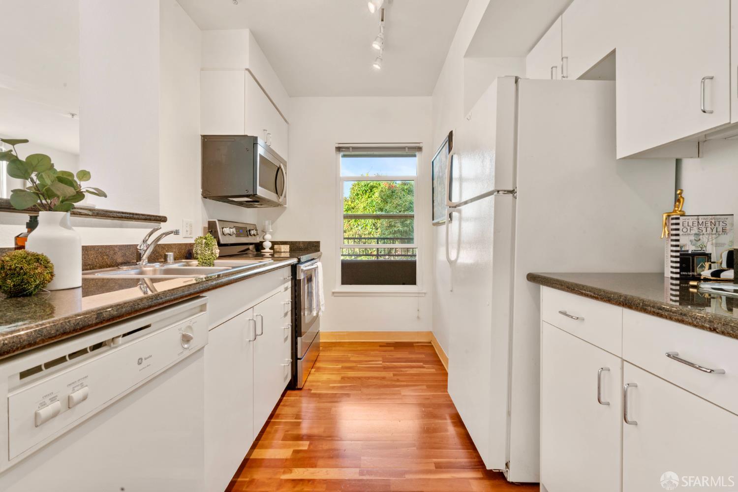 Detail Gallery Image 17 of 55 For 8400 Oceanview Ter #208,  San Francisco,  CA 94132 - 2 Beds | 2 Baths