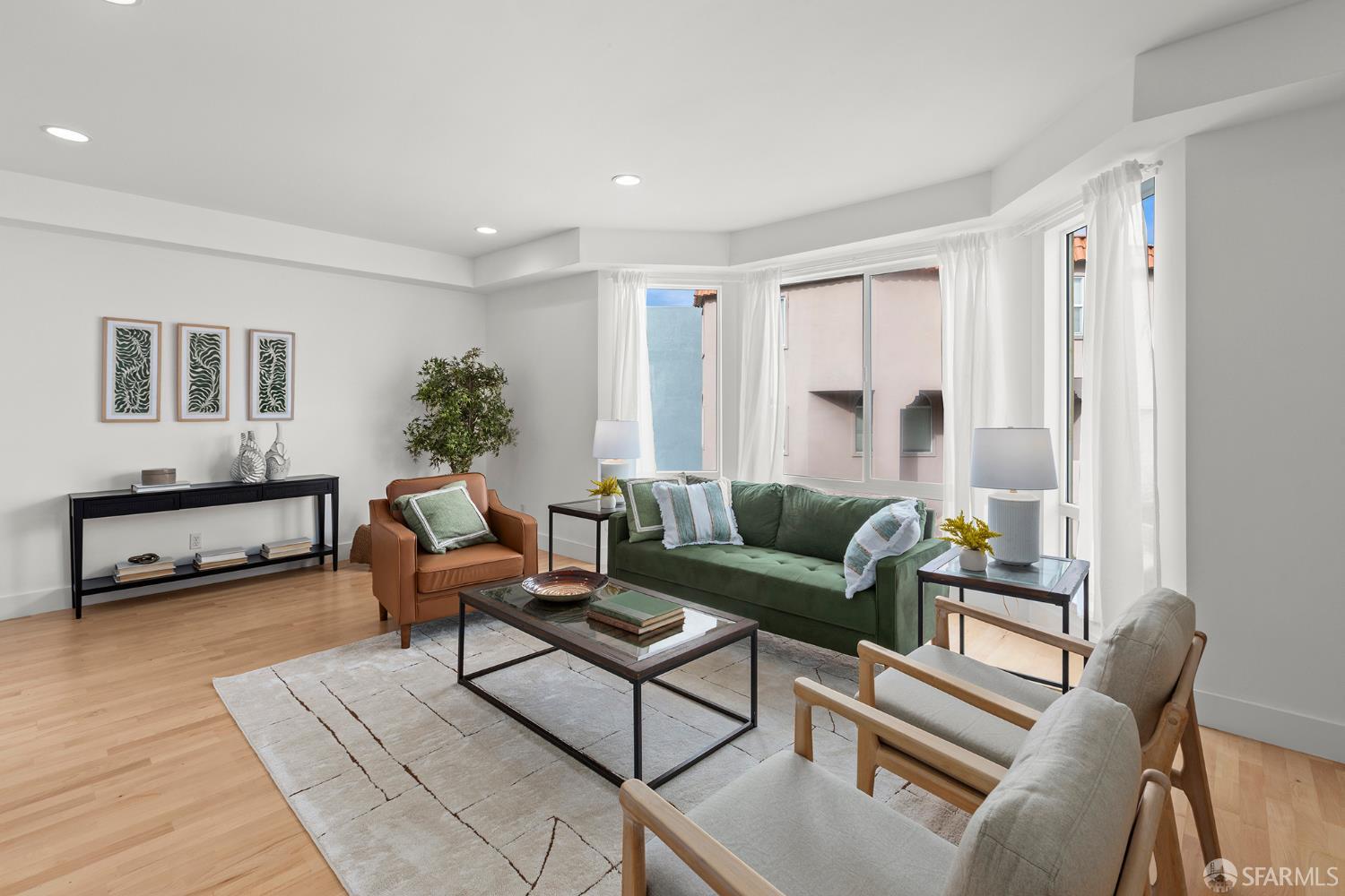 Detail Gallery Image 3 of 57 For 15 Le Conte Cir, San Francisco,  CA 94124 - 4 Beds | 2/1 Baths