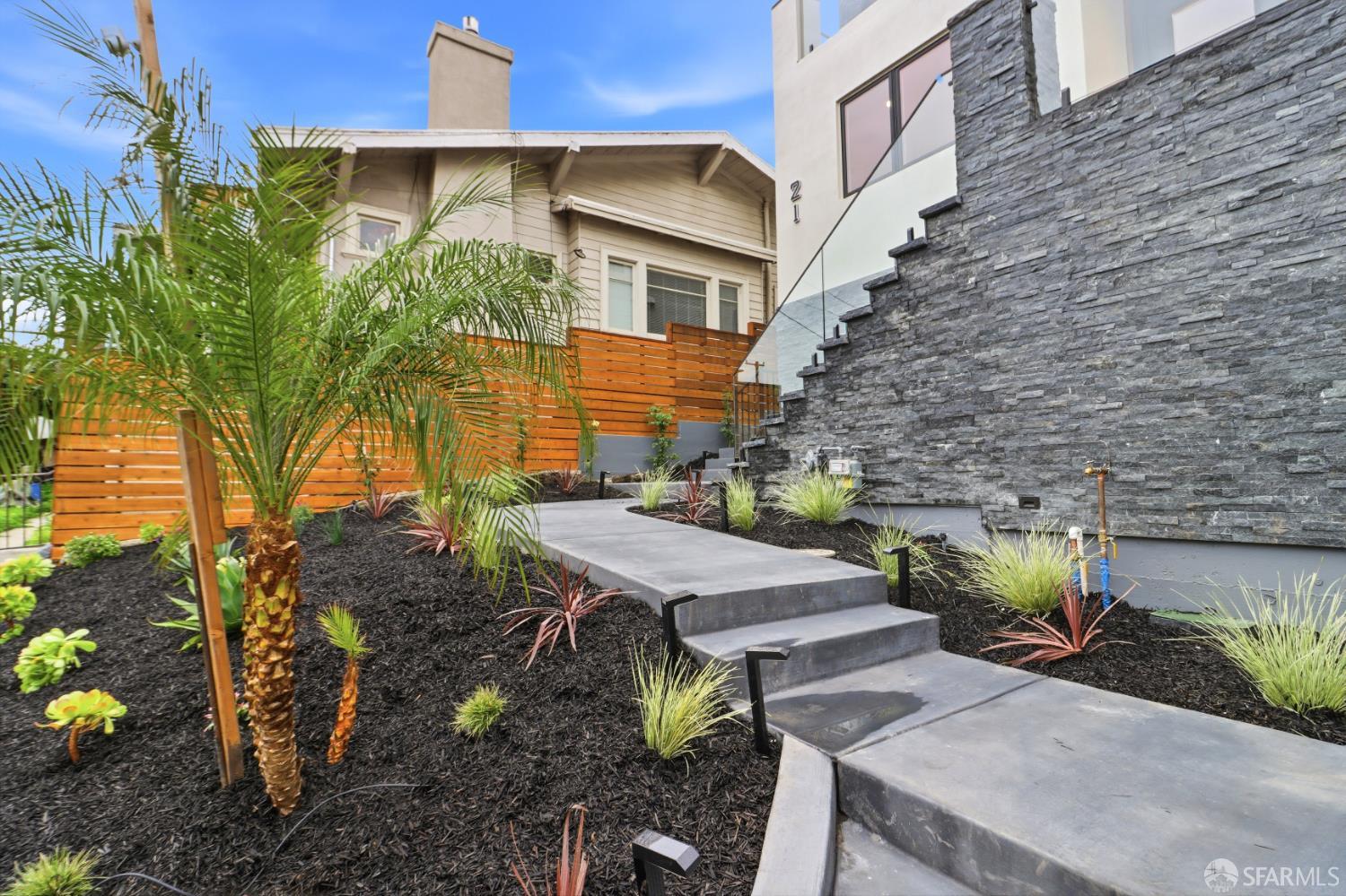 Detail Gallery Image 4 of 87 For 21 Cambridge Way, Piedmont,  CA 94611 - 5 Beds | 5 Baths