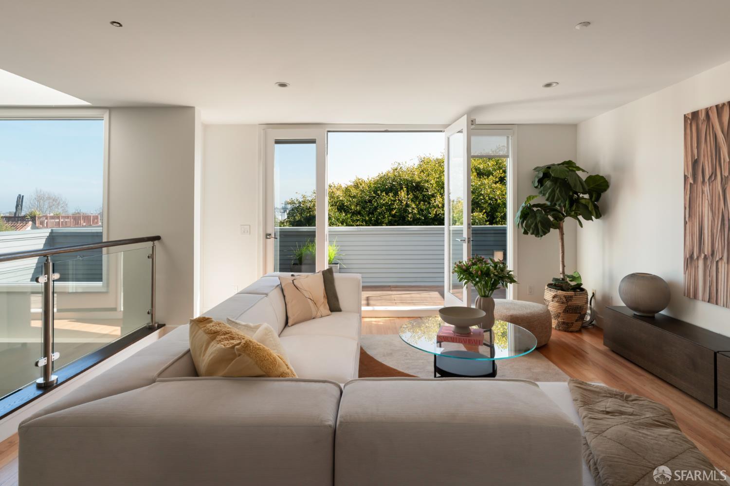 Detail Gallery Image 25 of 45 For 3011 Baker St, San Francisco,  CA 94123 - 4 Beds | 3/1 Baths