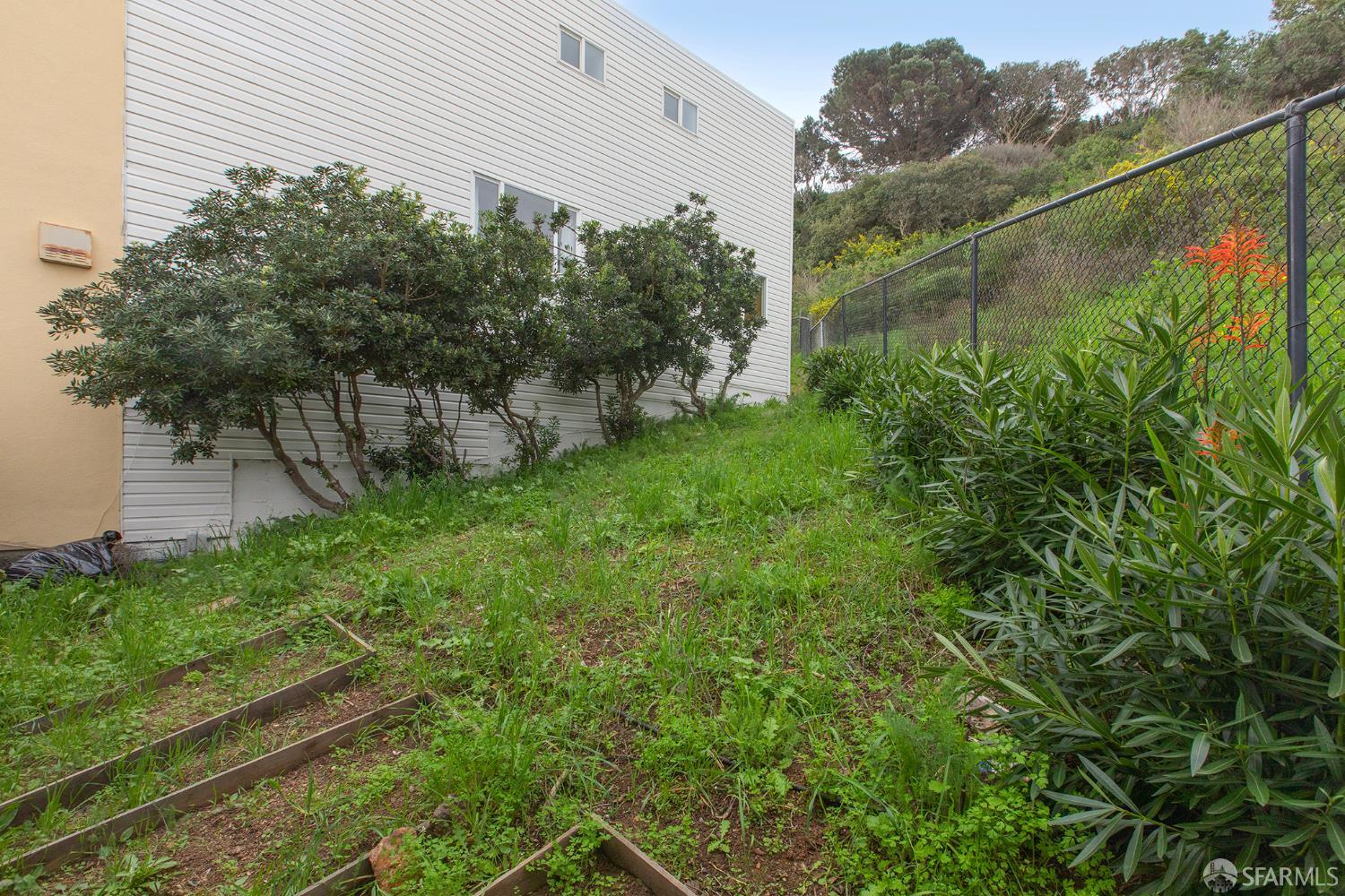 Detail Gallery Image 26 of 57 For 15 Le Conte Cir, San Francisco,  CA 94124 - 4 Beds | 2/1 Baths