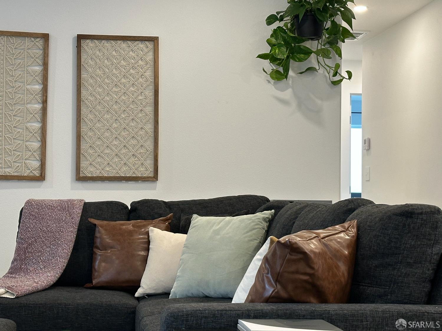 Detail Gallery Image 13 of 57 For 480 Monterey St, Brisbane,  CA 94005 - 3 Beds | 2 Baths