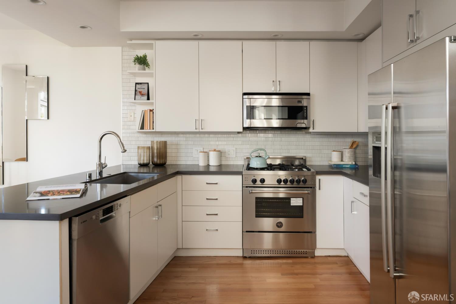 Detail Gallery Image 13 of 45 For 3011 Baker St, San Francisco,  CA 94123 - 4 Beds | 3/1 Baths