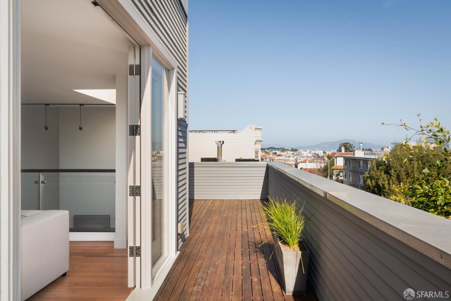Detail Gallery Image 26 of 45 For 3011 Baker St, San Francisco,  CA 94123 - 4 Beds | 3/1 Baths