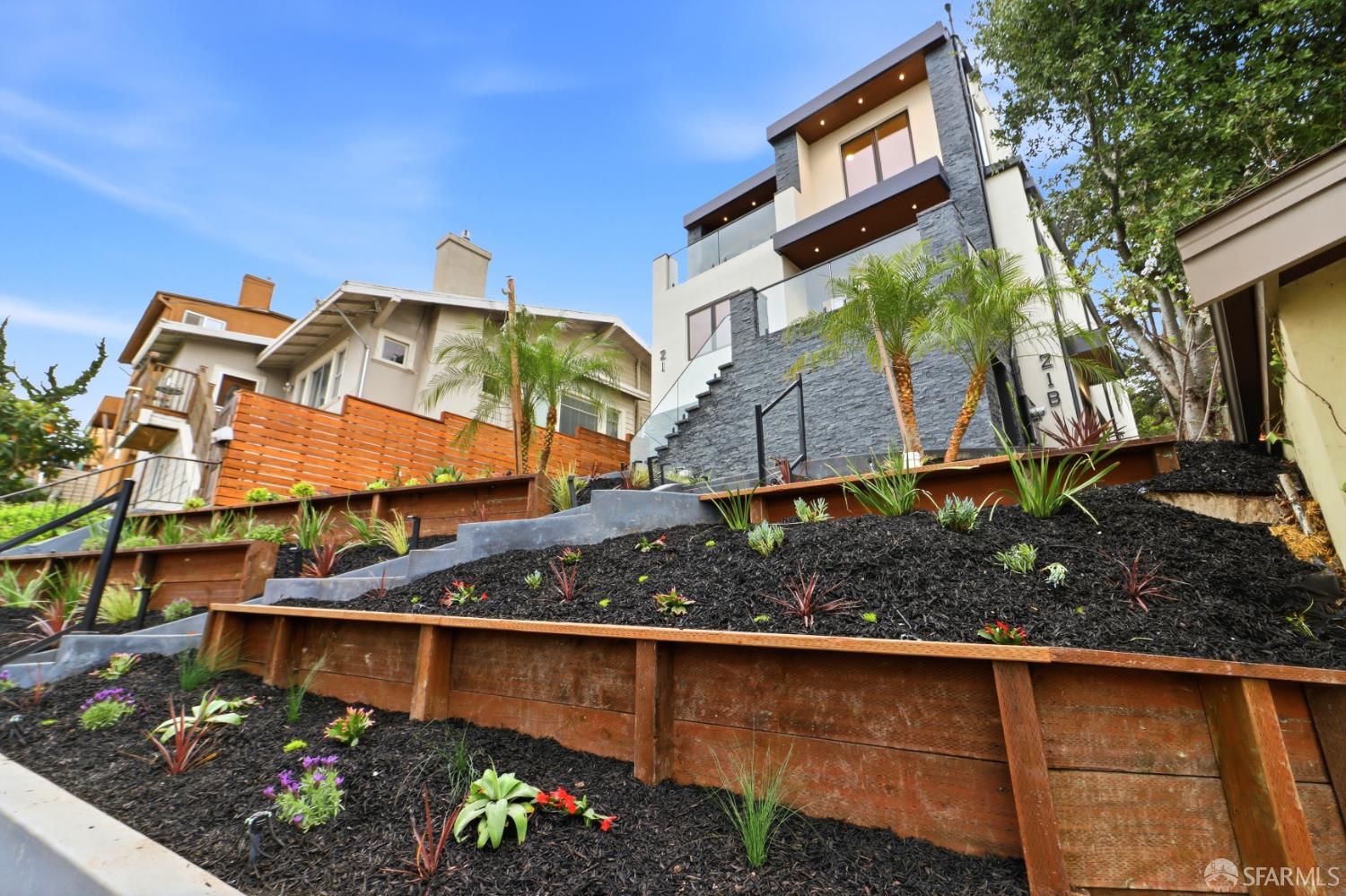 Detail Gallery Image 3 of 87 For 21 Cambridge Way, Piedmont,  CA 94611 - 5 Beds | 5 Baths