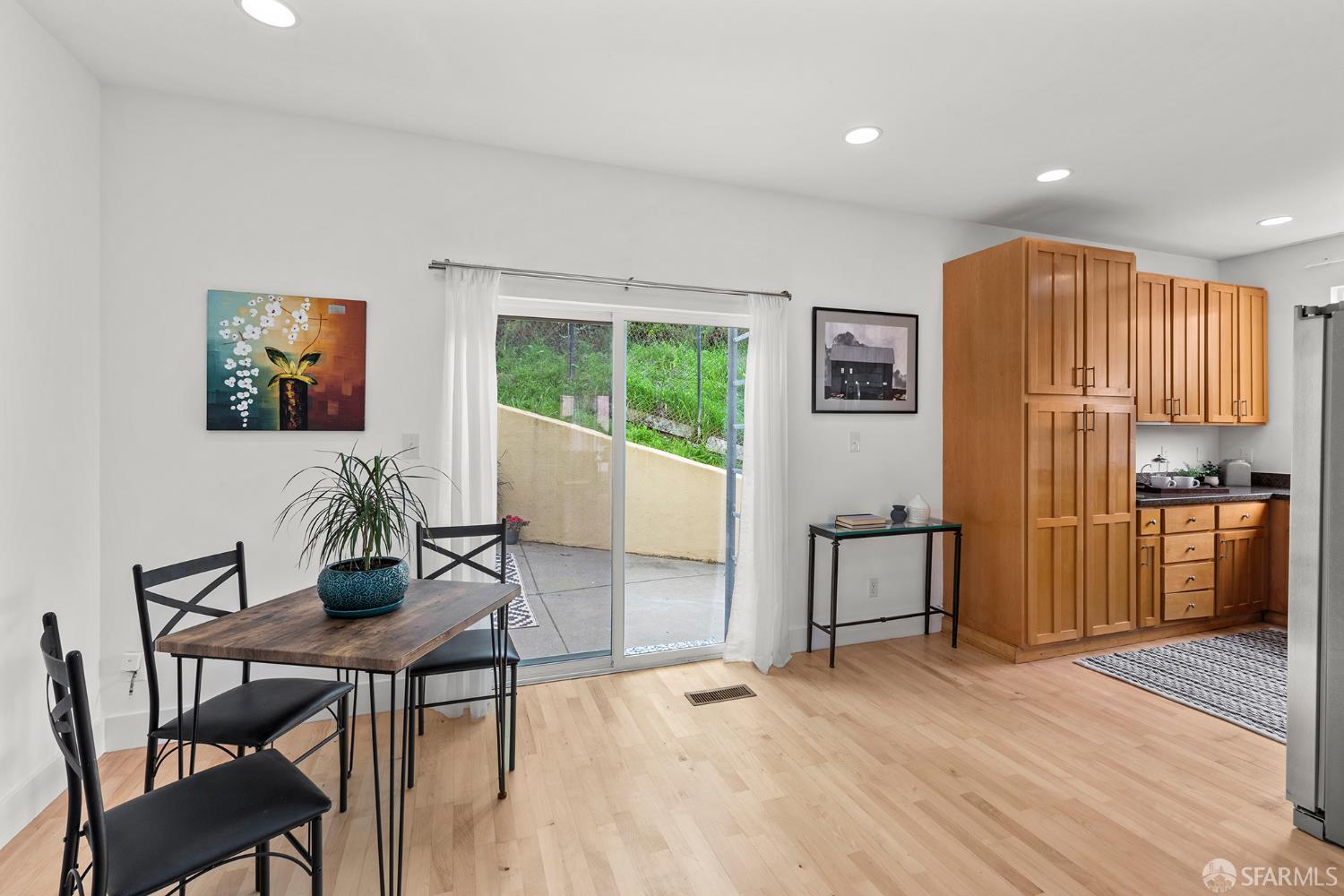 Detail Gallery Image 11 of 57 For 15 Le Conte Cir, San Francisco,  CA 94124 - 4 Beds | 2/1 Baths