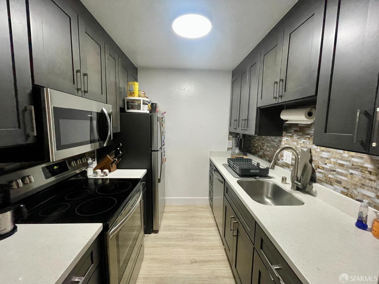 Detail Gallery Image 7 of 34 For 5137 Shelter Creek Ln, San Bruno,  CA 94066 - 2 Beds | 2 Baths