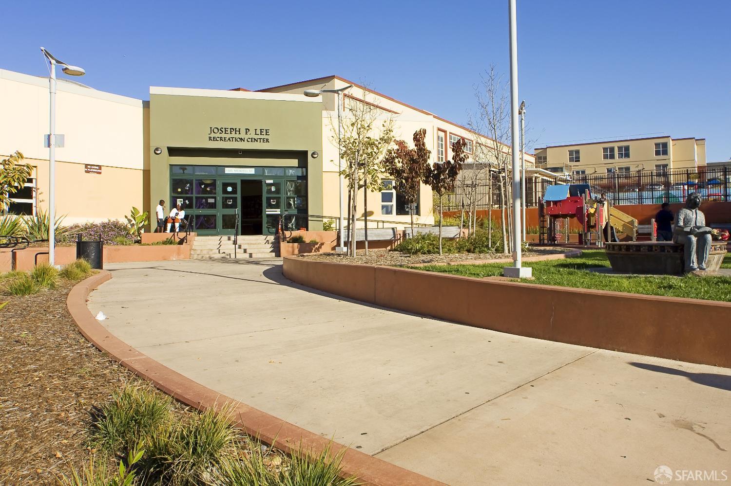 Detail Gallery Image 46 of 57 For 15 Le Conte Cir, San Francisco,  CA 94124 - 4 Beds | 2/1 Baths