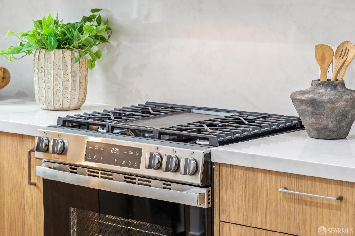 Detail Gallery Image 6 of 20 For 333 Austin St, San Francisco,  CA 94109 - 2 Beds | 1 Baths