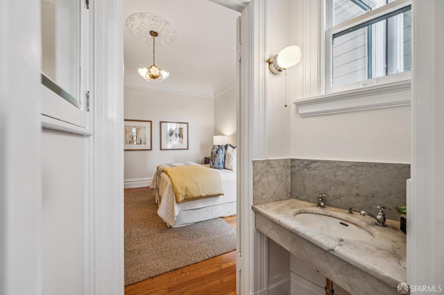 Detail Gallery Image 23 of 61 For 4040 17th St, San Francisco,  CA 94114 - 5 Beds | 2 Baths