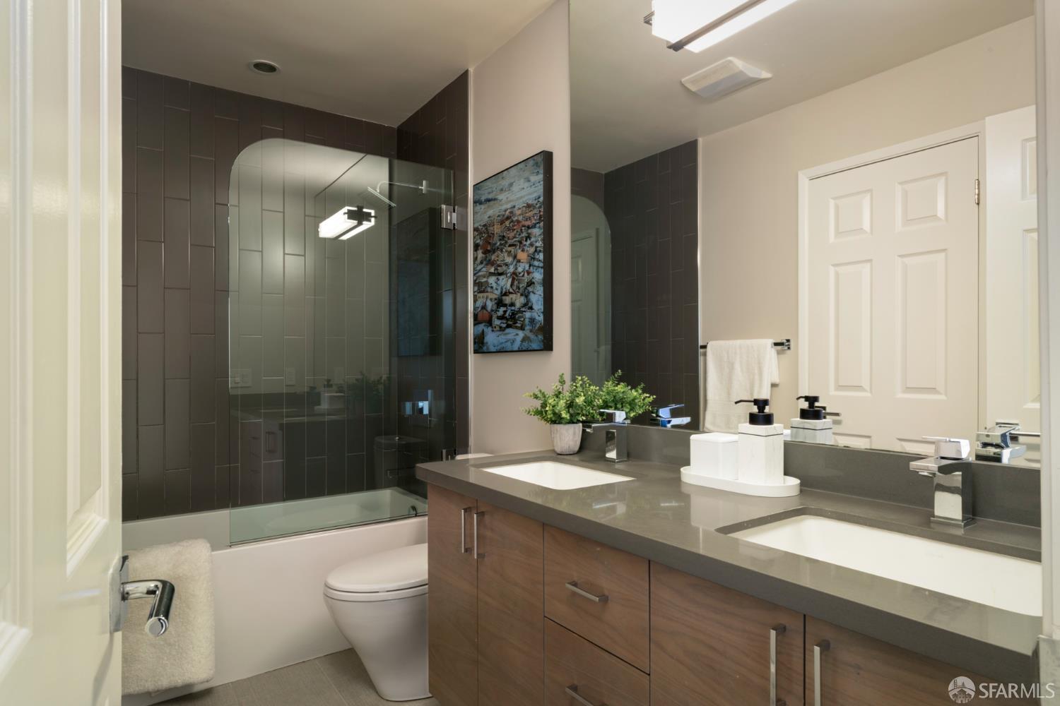 Detail Gallery Image 33 of 45 For 3011 Baker St, San Francisco,  CA 94123 - 4 Beds | 3/1 Baths