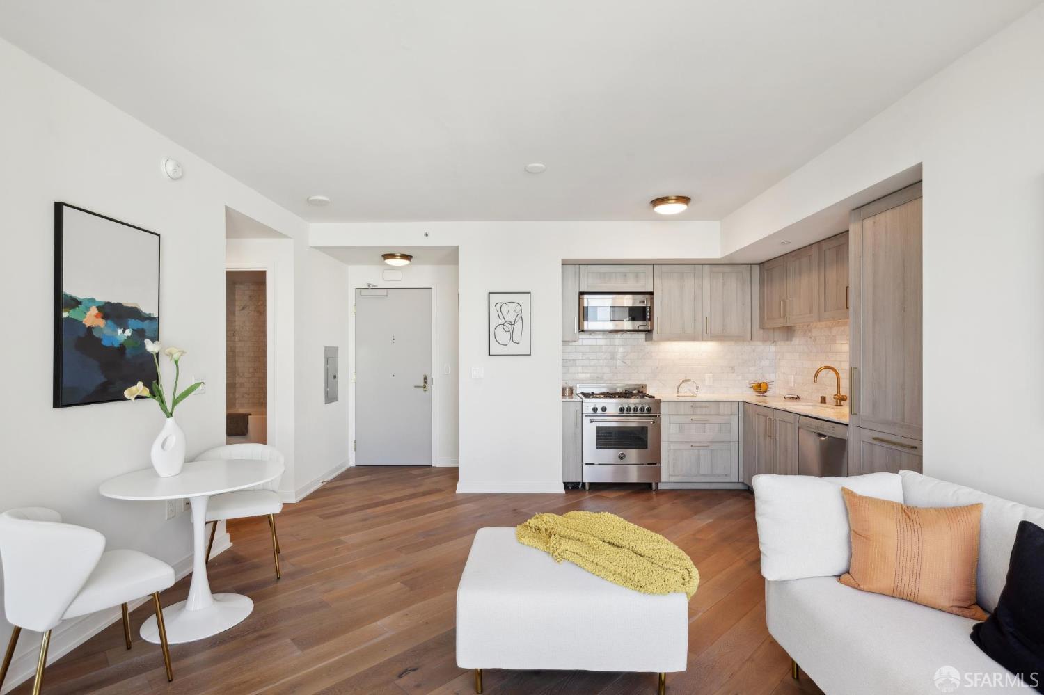 Photo #5: 426103213 Listing: Photo #5