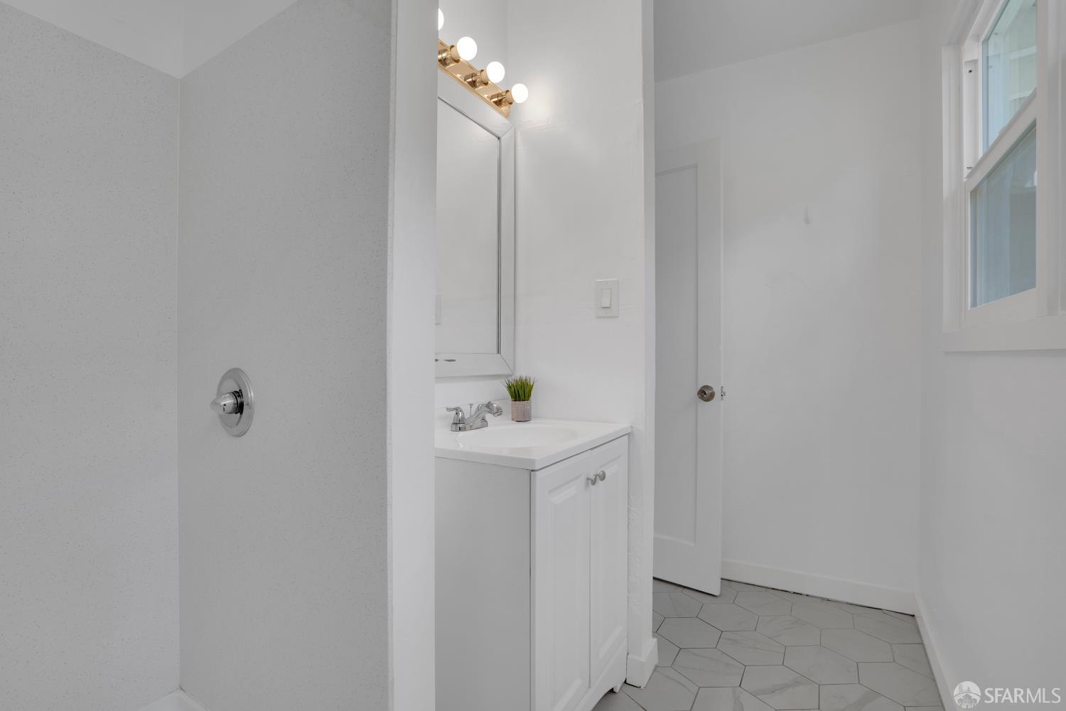 Detail Gallery Image 8 of 24 For 2082 167th Ave, San Leandro,  CA 94578 - – Beds | – Baths