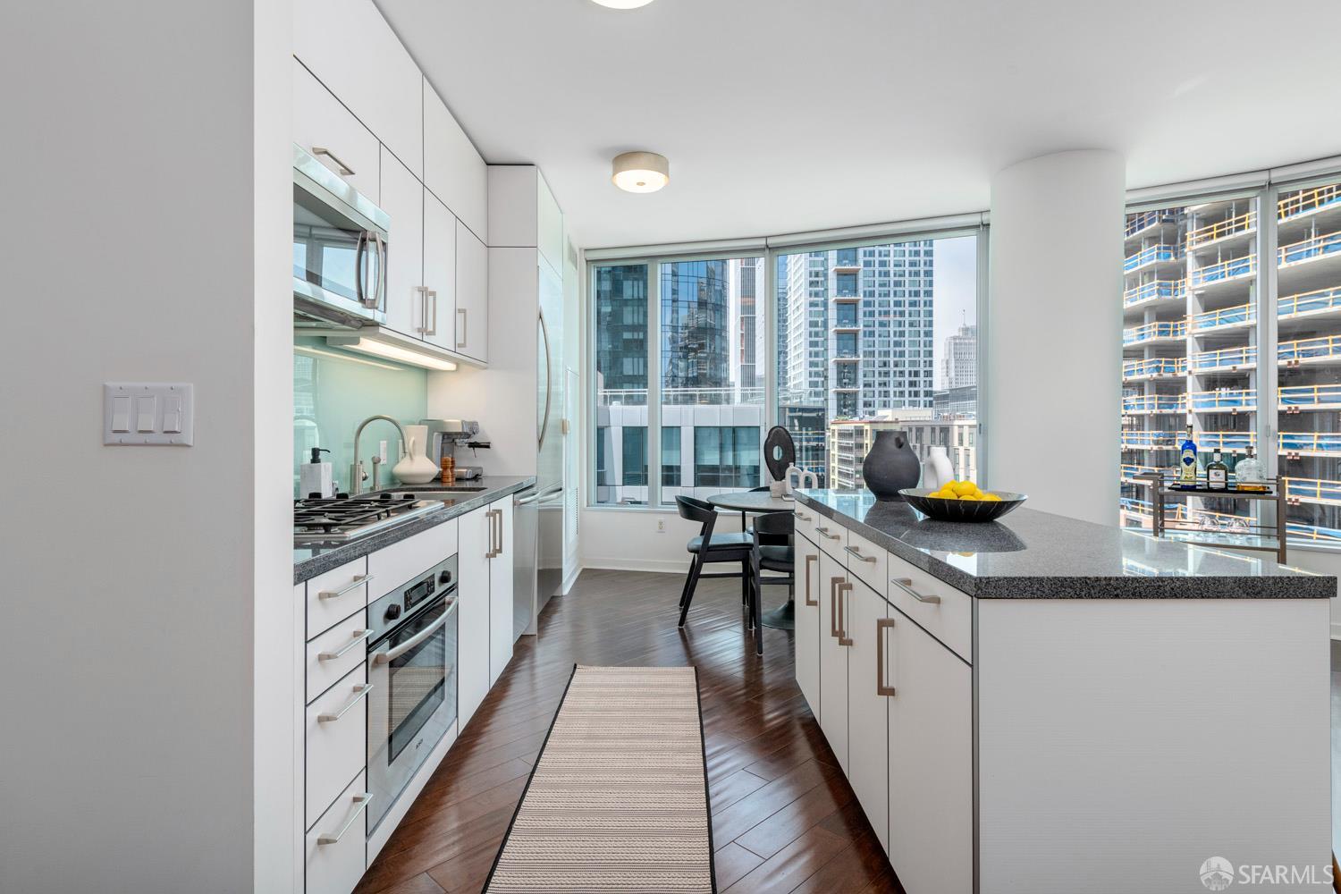 Detail Gallery Image 4 of 52 For 301 Main St 5g,  San Francisco,  CA 94105 - 2 Beds | 2 Baths