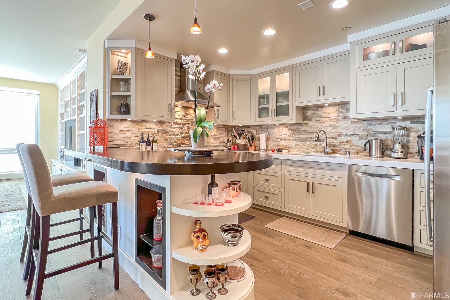 Detail Gallery Image 9 of 29 For 333 Bush St #3801,  San Francisco,  CA 94104 - 2 Beds | 2 Baths