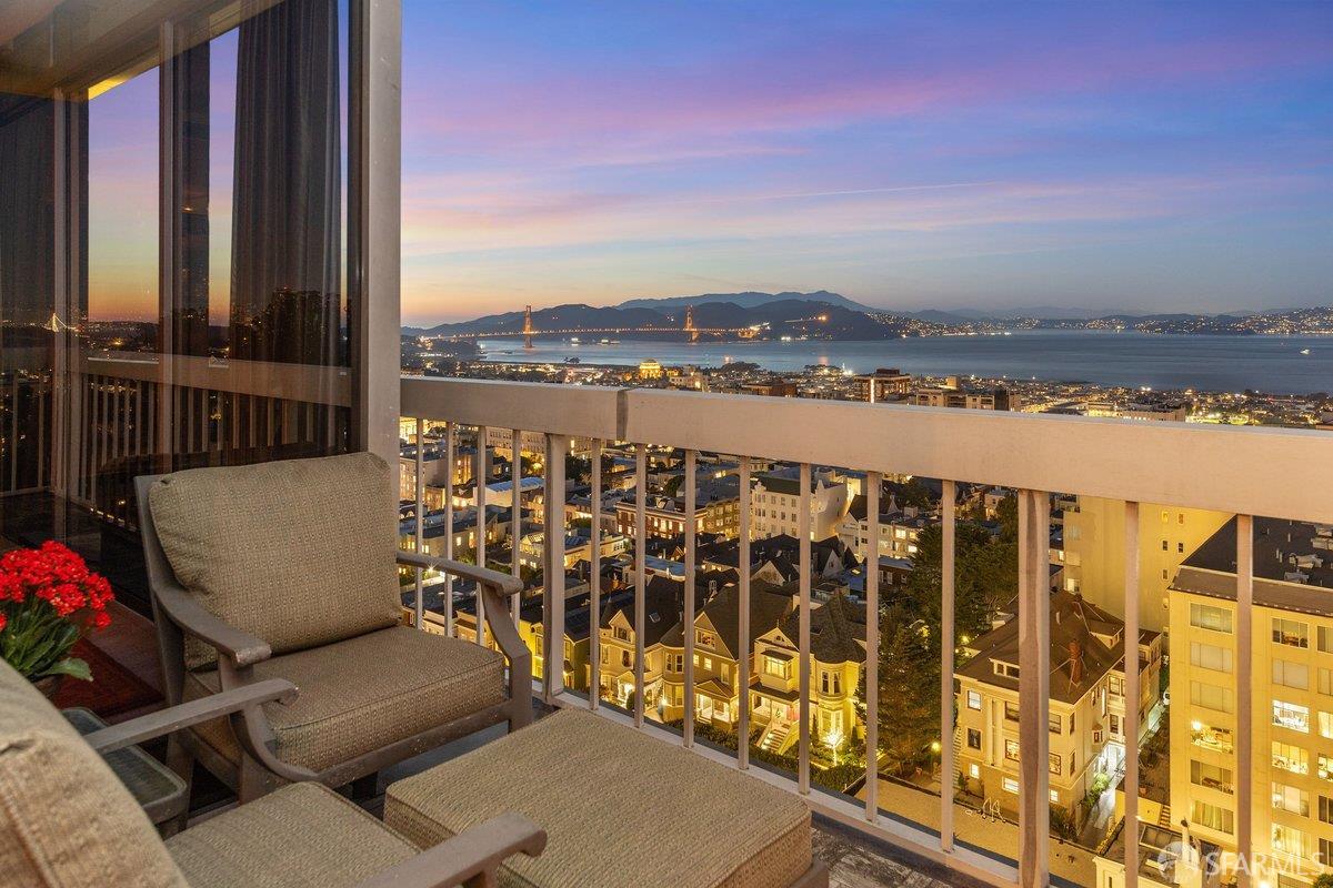 Browse active condo listings in PACIFIC HEIGHTS