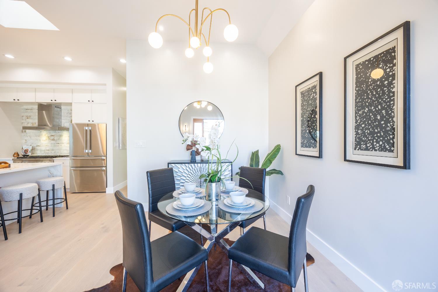 Detail Gallery Image 4 of 60 For 1080 Hampshire St, San Francisco,  CA 94110 - 5 Beds | 4 Baths