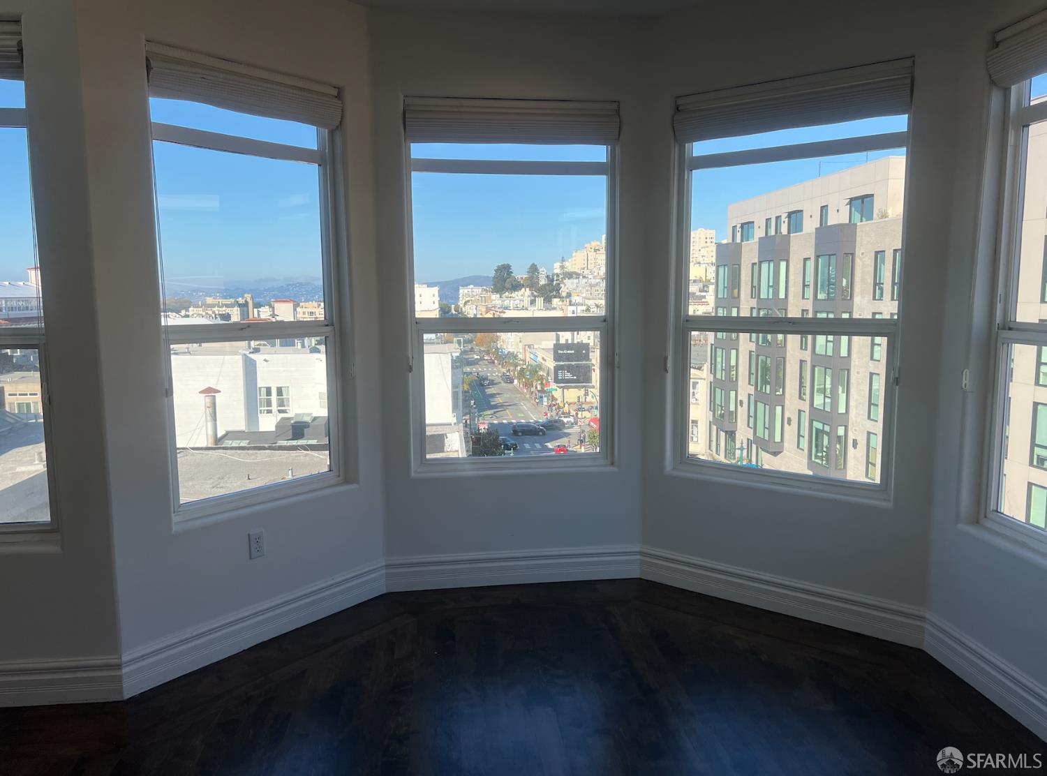 Front Image Thumbnail for SF426102453