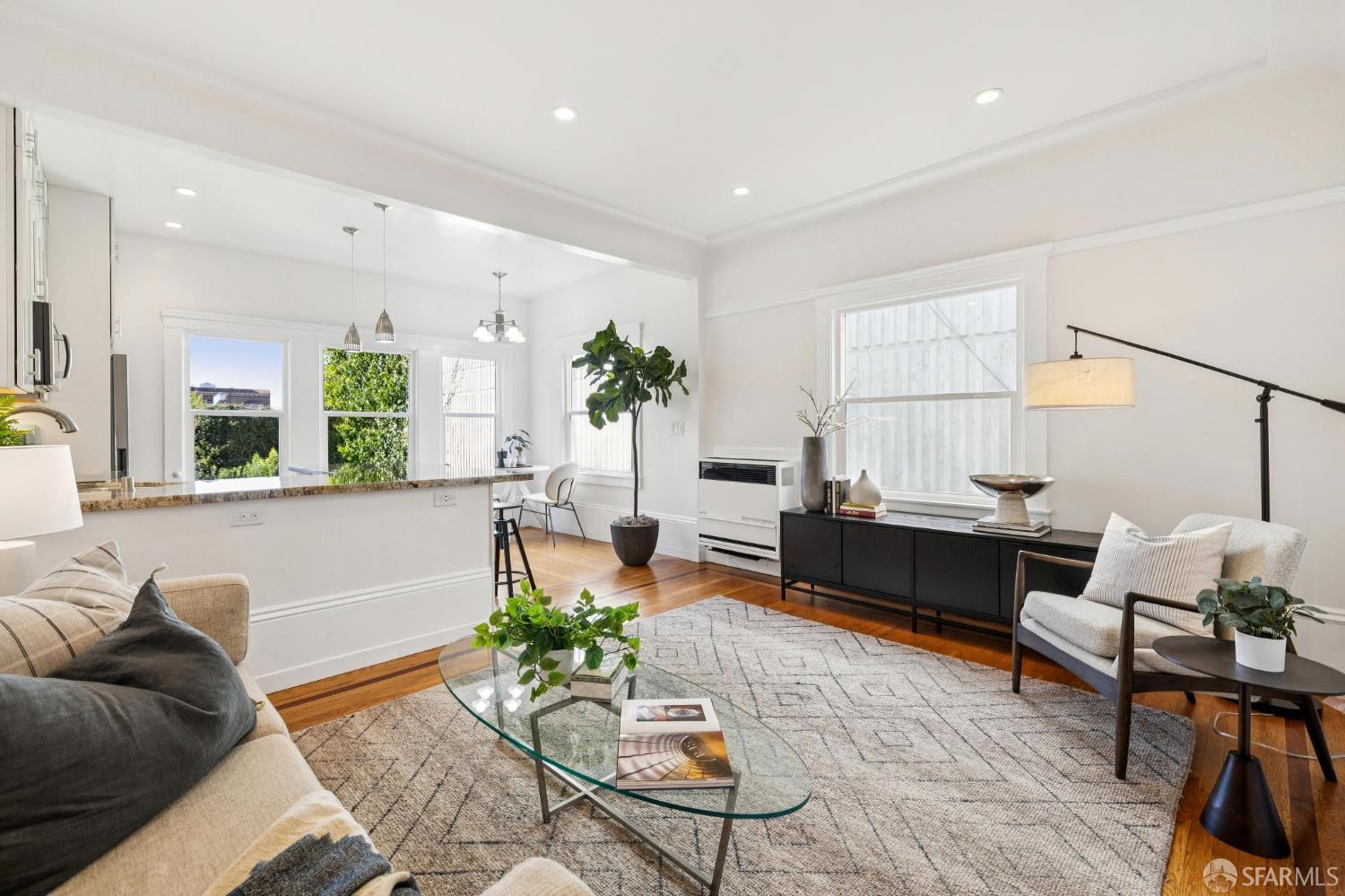 Detail Gallery Image 3 of 26 For 2929 Buchanan St, San Francisco,  CA 94123 - 2 Beds | 1 Baths