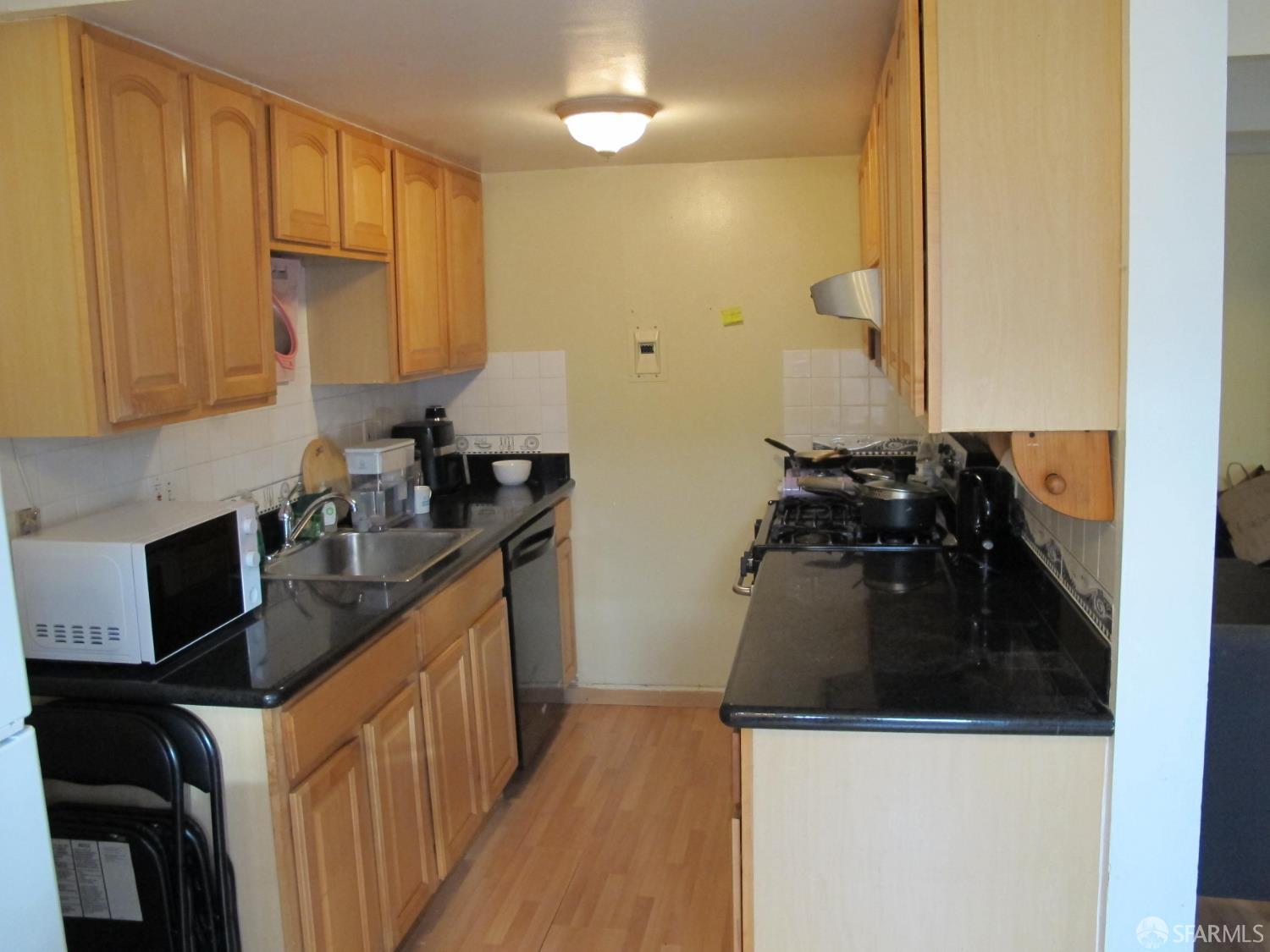 Detail Gallery Image 3 of 22 For 585 Villa St #8,  Daly City,  CA 94014 - 2 Beds | 1/1 Baths