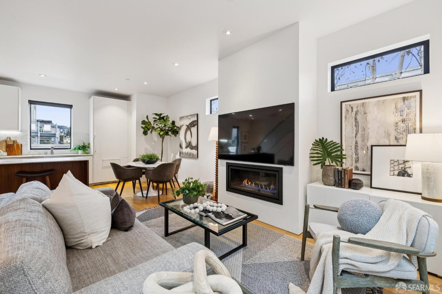 Photo #2: 426103501 Listing: Photo #2