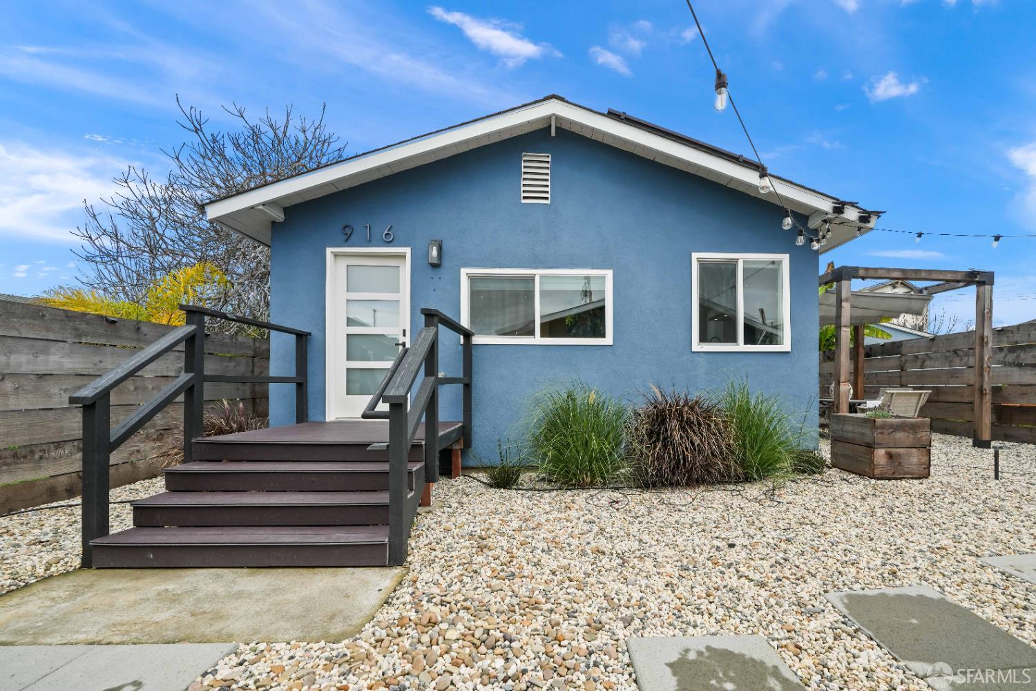 Detail Gallery Image 21 of 28 For 914 44th St, Oakland,  CA 94608 - 4 Beds | 3 Baths