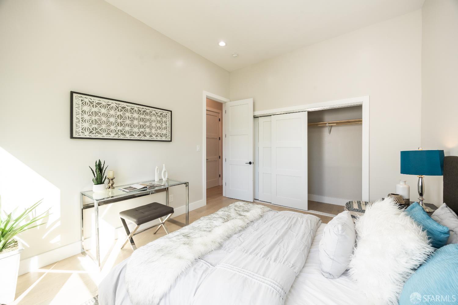 Detail Gallery Image 14 of 60 For 1080 Hampshire St, San Francisco,  CA 94110 - 5 Beds | 4 Baths