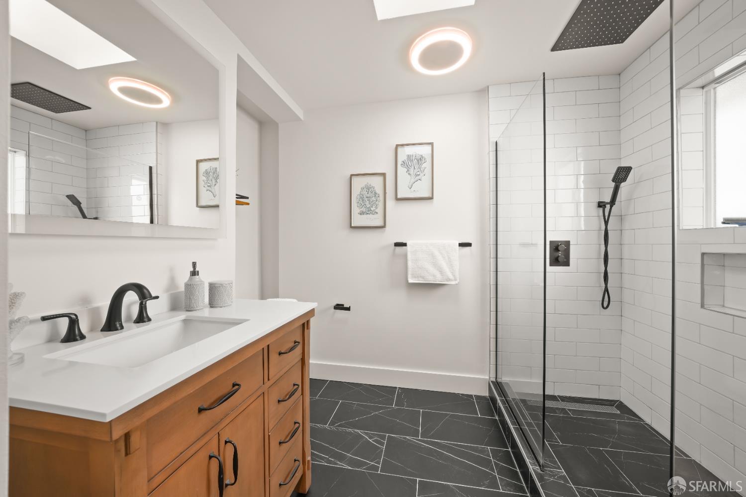 Detail Gallery Image 17 of 28 For 914 44th St, Oakland,  CA 94608 - 4 Beds | 3 Baths