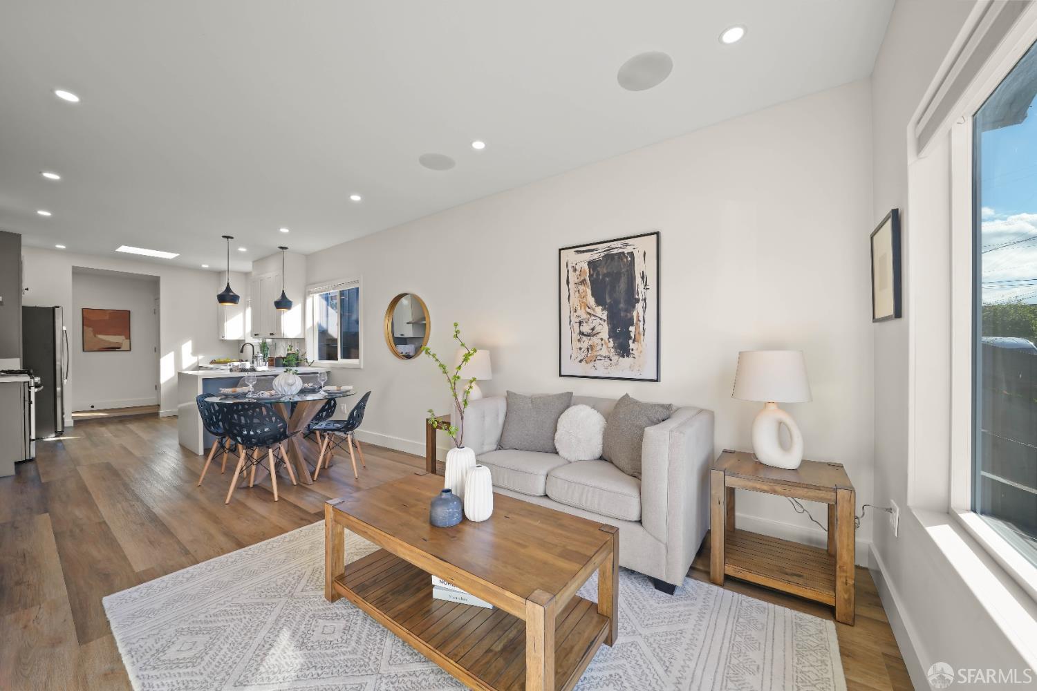 Detail Gallery Image 3 of 28 For 914 44th St, Oakland,  CA 94608 - 4 Beds | 3 Baths