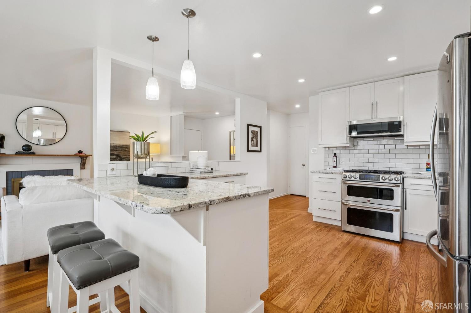 Detail Gallery Image 13 of 39 For 25 Crestmont Dr, San Francisco,  CA 94131 - 4 Beds | 3 Baths