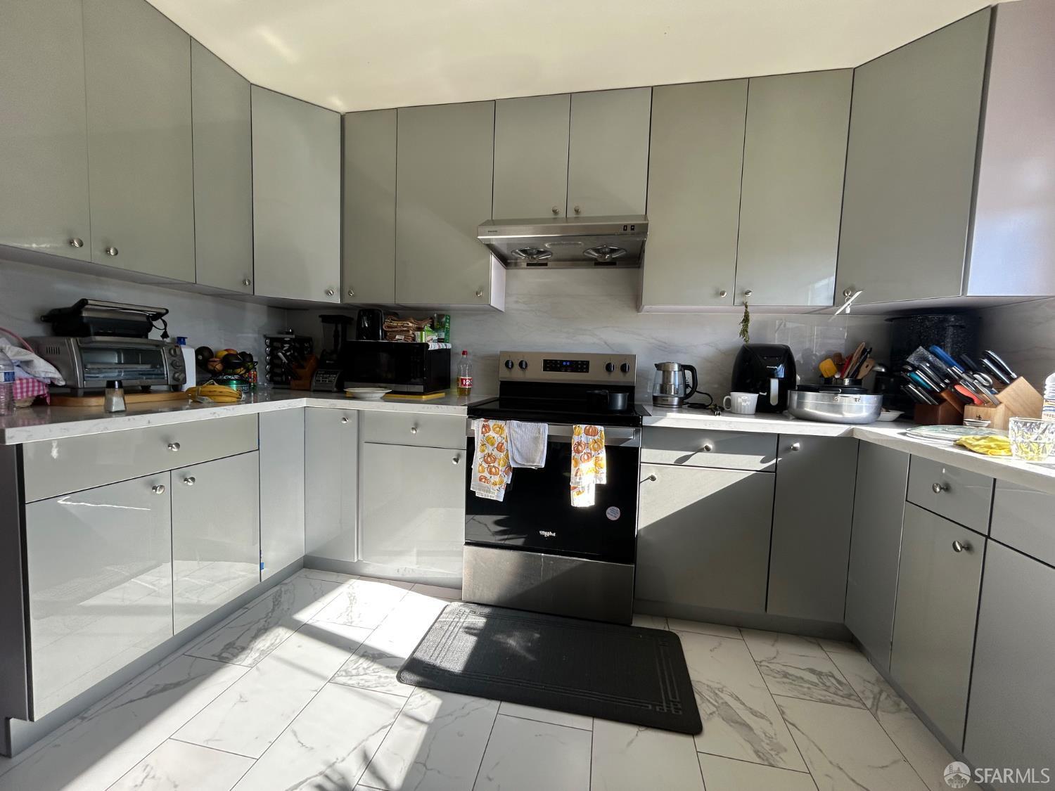 Detail Gallery Image 3 of 69 For 70 Onondaga Ave, San Francisco,  CA 94112 - – Beds | – Baths