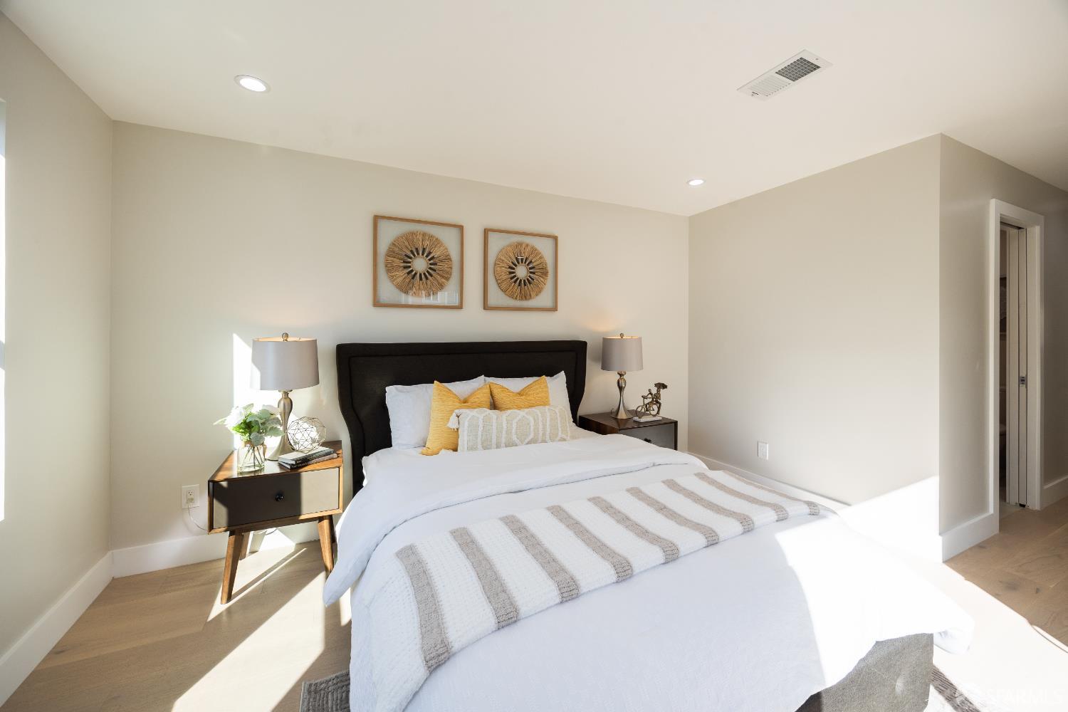 Detail Gallery Image 20 of 60 For 1080 Hampshire St, San Francisco,  CA 94110 - 5 Beds | 4 Baths