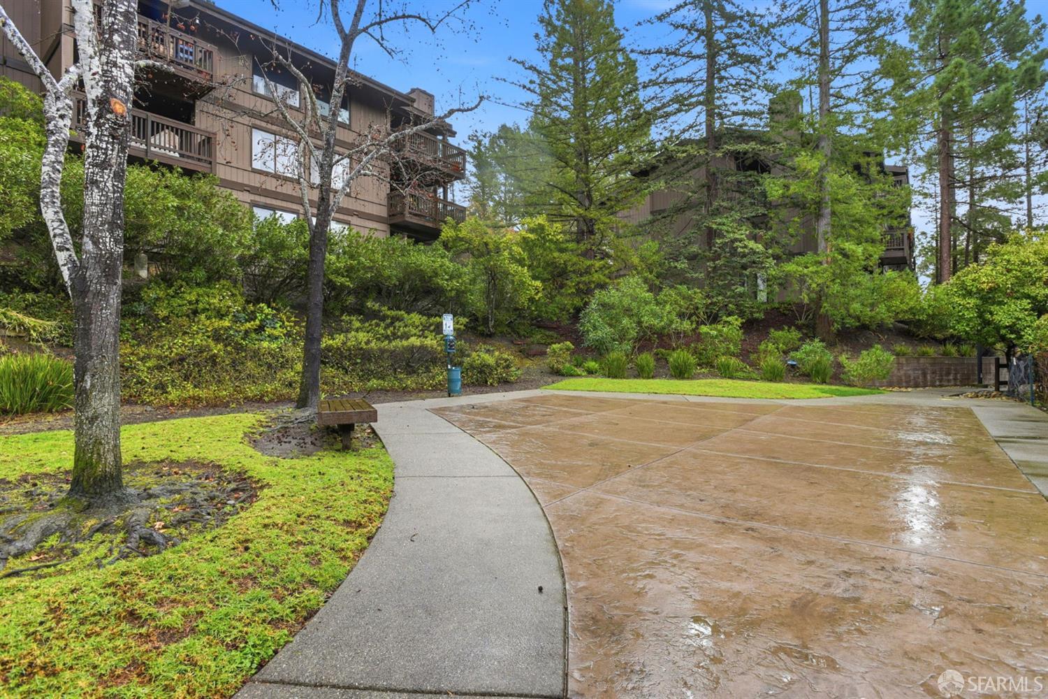 Detail Gallery Image 37 of 44 For 3355 Brittan Ave #4,  San Carlos,  CA 94070 - 2 Beds | 2 Baths