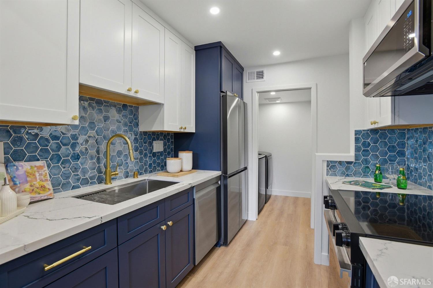 Detail Gallery Image 10 of 44 For 3355 Brittan Ave #4,  San Carlos,  CA 94070 - 2 Beds | 2 Baths