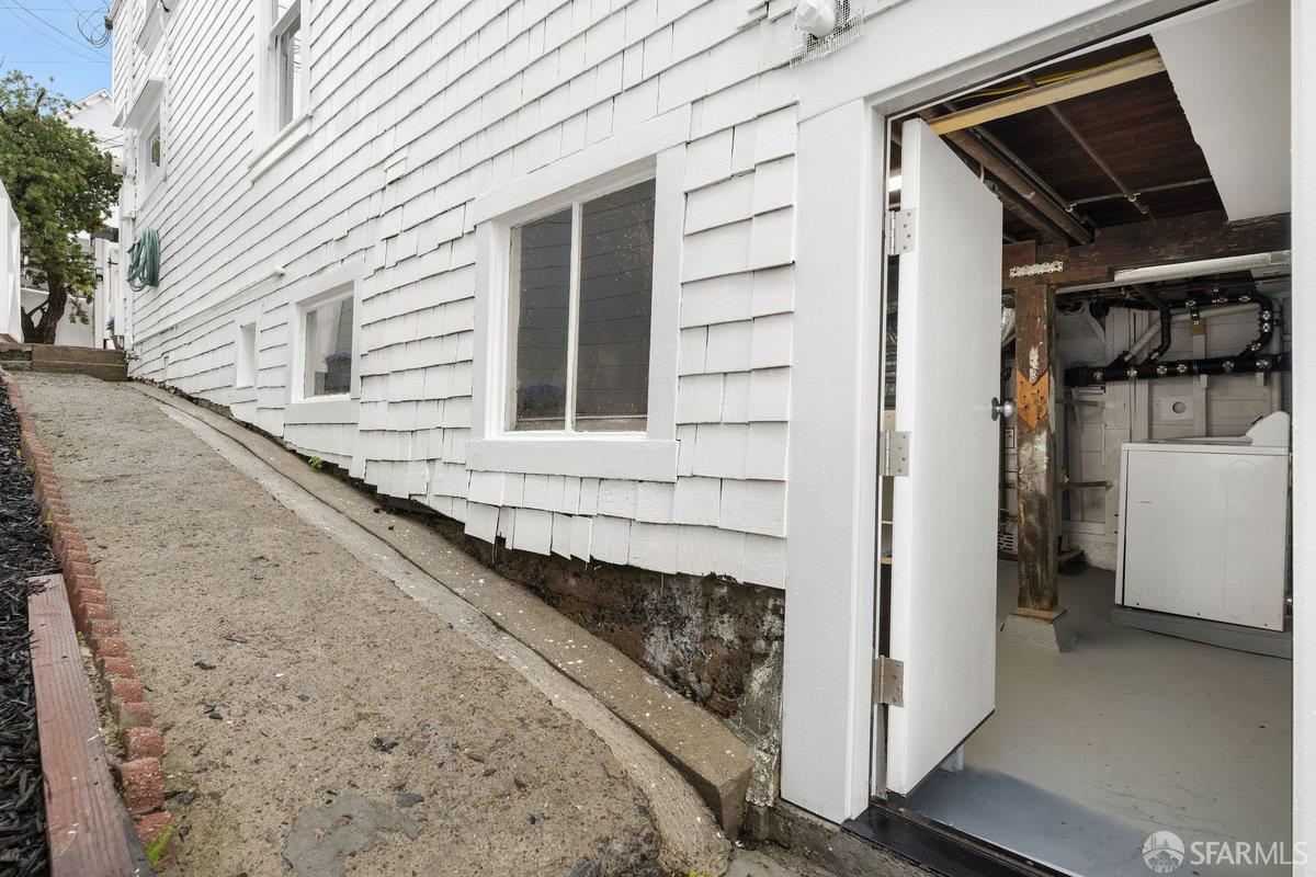 Detail Gallery Image 38 of 47 For 76 Gladys St, San Francisco,  CA 94110 - 3 Beds | 2 Baths