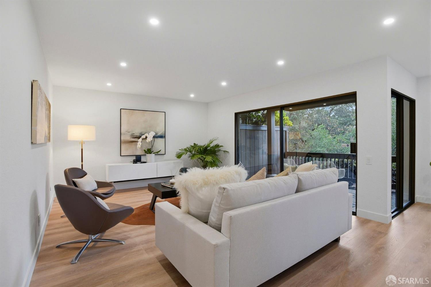 Detail Gallery Image 5 of 44 For 3355 Brittan Ave #4,  San Carlos,  CA 94070 - 2 Beds | 2 Baths