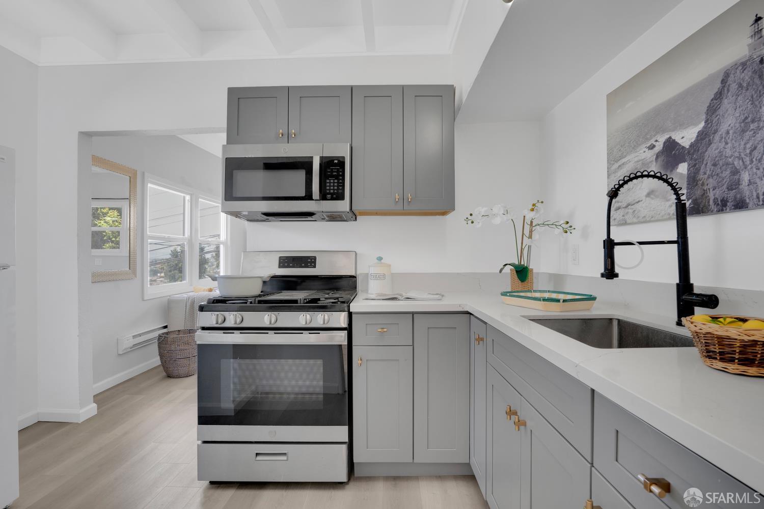 Detail Gallery Image 5 of 24 For 2082 167th Ave, San Leandro,  CA 94578 - – Beds | – Baths