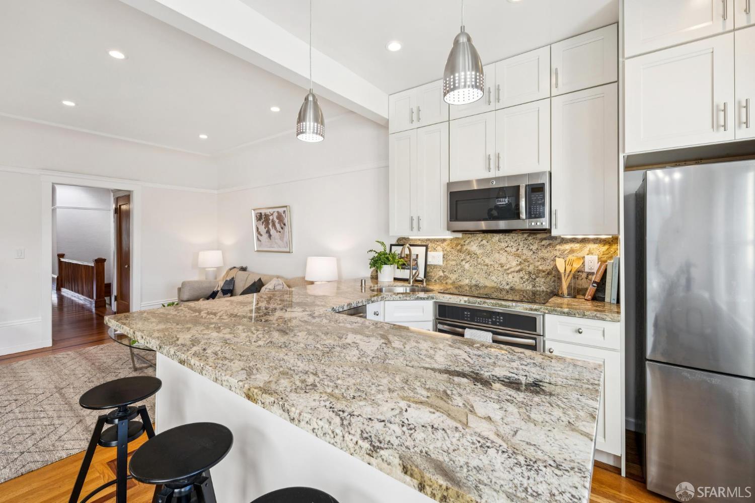 Detail Gallery Image 10 of 26 For 2929 Buchanan St, San Francisco,  CA 94123 - 2 Beds | 1 Baths