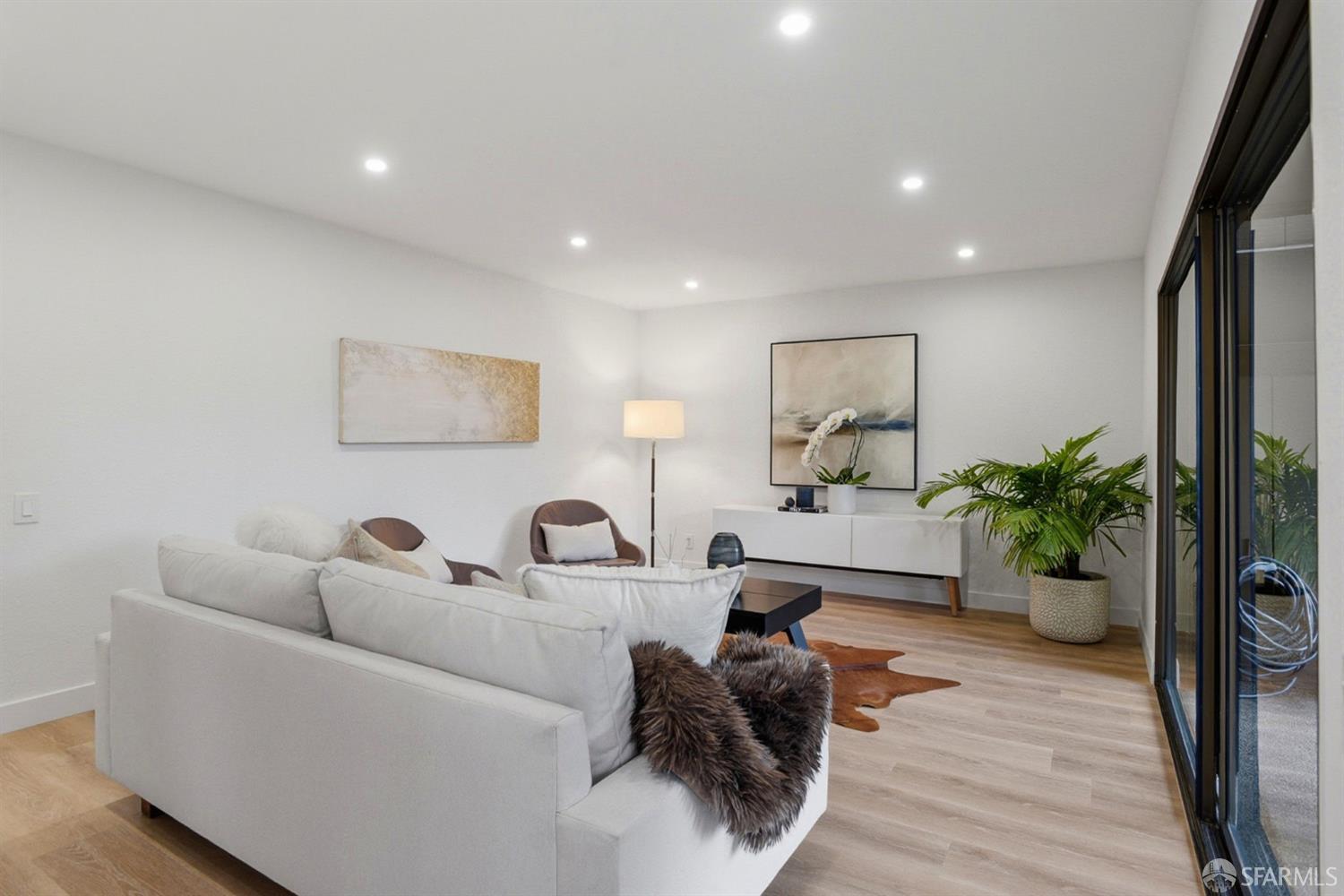 Detail Gallery Image 6 of 44 For 3355 Brittan Ave #4,  San Carlos,  CA 94070 - 2 Beds | 2 Baths