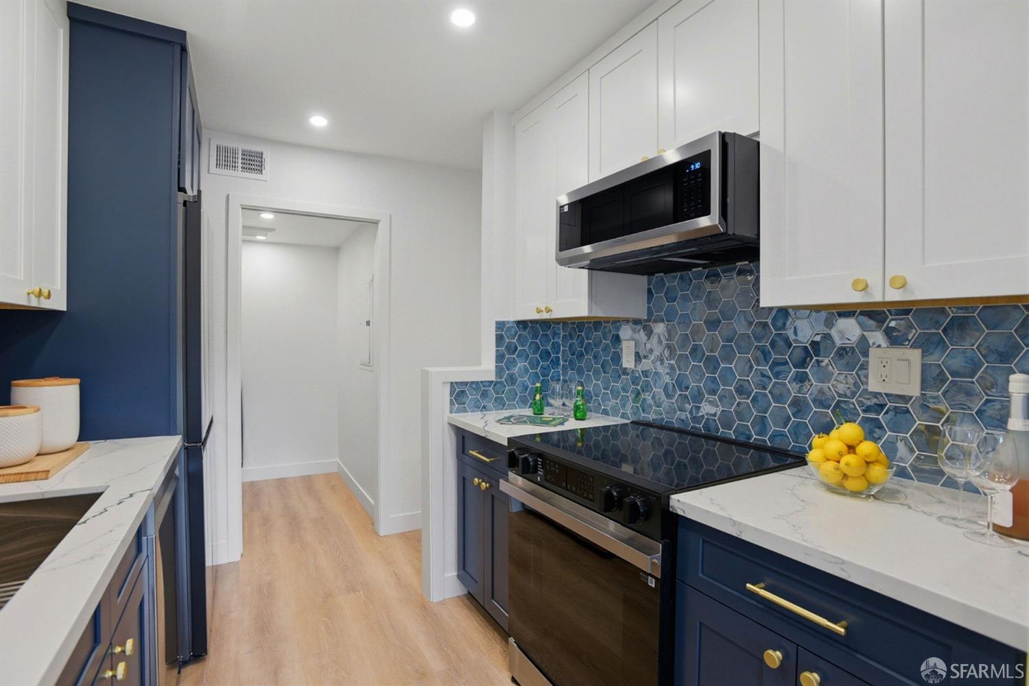 Detail Gallery Image 11 of 44 For 3355 Brittan Ave #4,  San Carlos,  CA 94070 - 2 Beds | 2 Baths